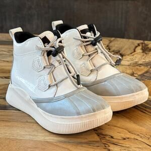 Sorel Kids Out N About IV Classic Waterproof Boots White Silver Size 4 Youth